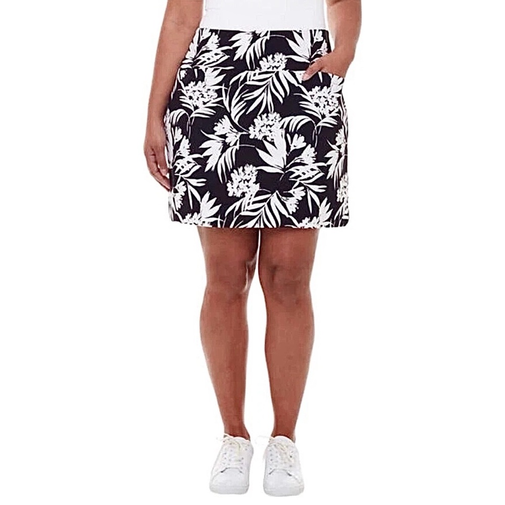S.C. & Co Skort Women's 360° Tummy Control Skort Black Floral Large